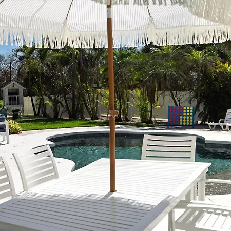 Luxury Getaway Steps From Beach Sleeps 10